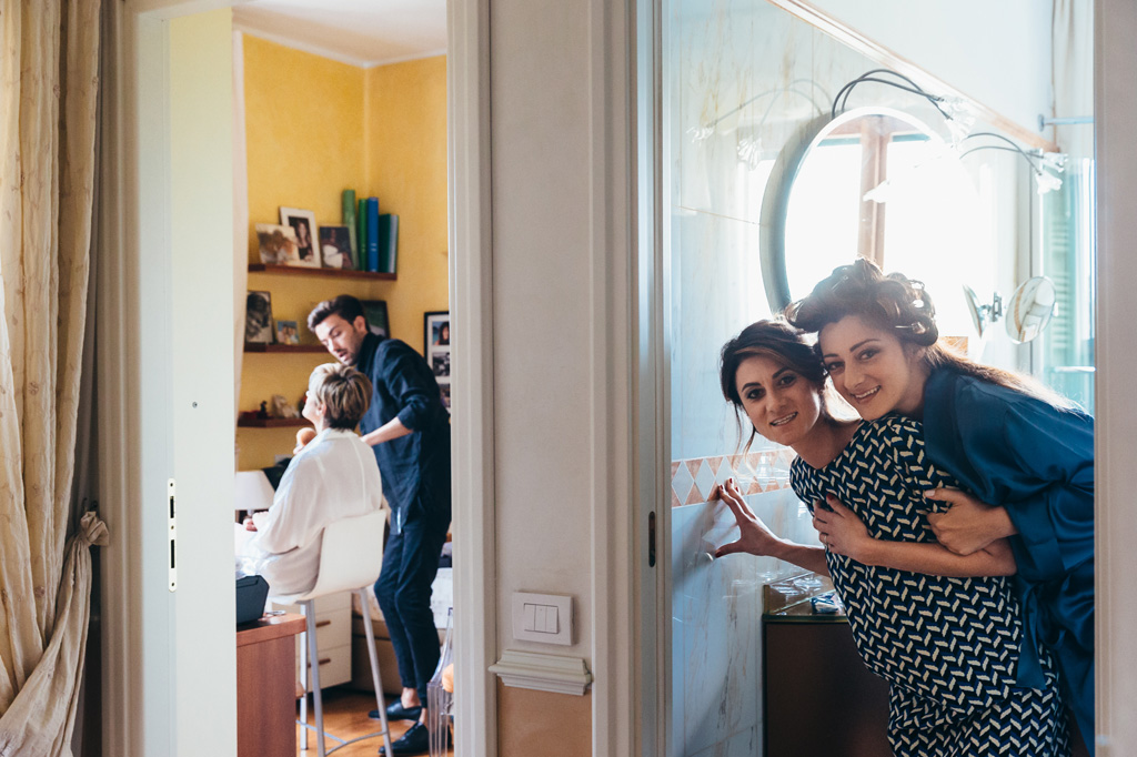 Fotografo Matrimonio Monza Le damigelle e i parenti si preparano per la cerimonia di matrimonio