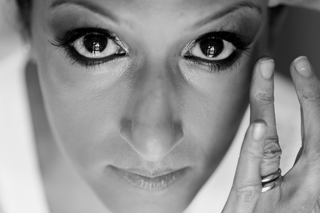 Un dettaglio del viso della sposa