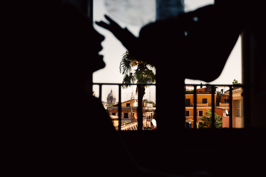La preparazione della sposa in silhouette