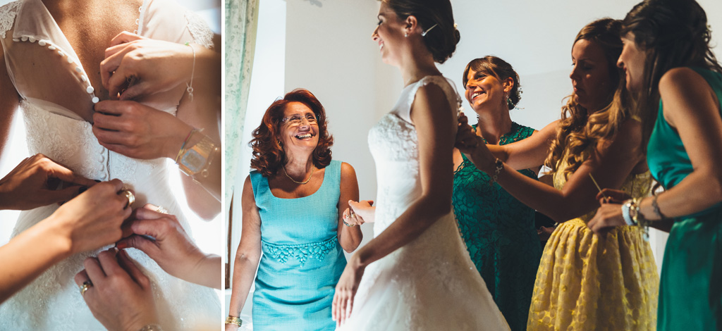 Fotografo Matrimonio Pavia Le damigelle abbottonano il vestito di Silvia durante la preparazione