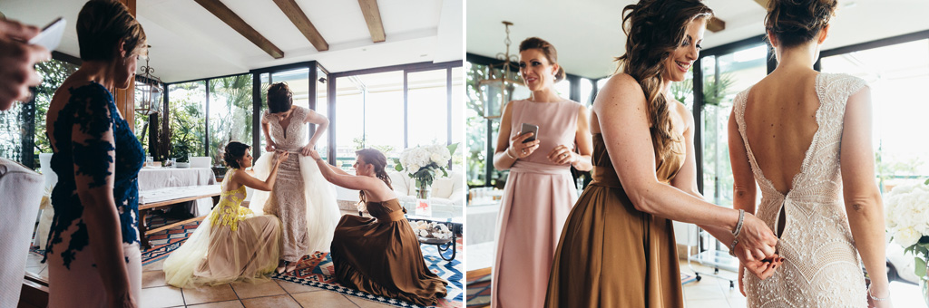 Fotografo Matrimonio Monza Le damigelle aggiustano il vestito della sposa durante la preparazione