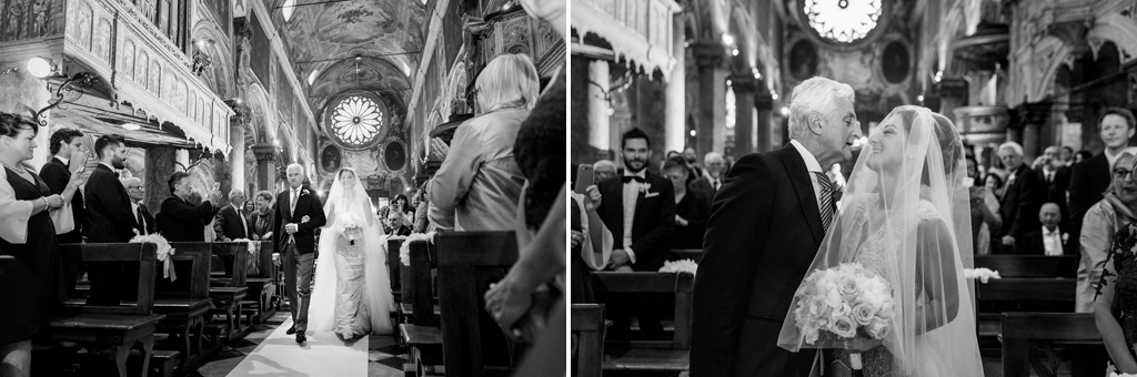 Fotografo Matrimonio Monza la sposa attraversa la navata in comopagnia del padre