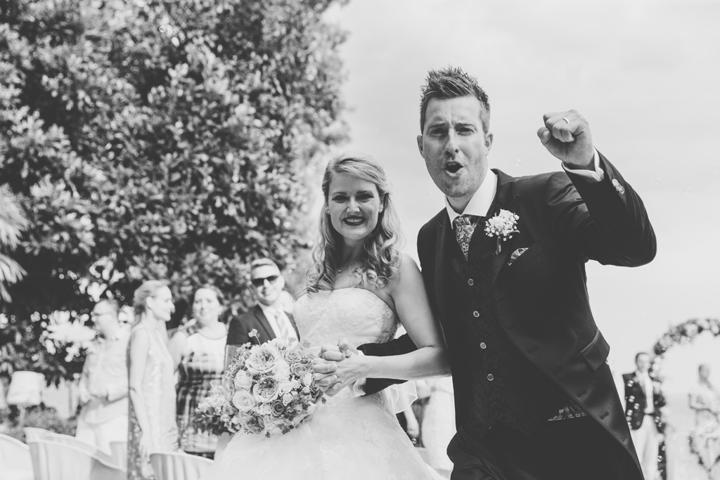 Martin esulta in compagnia della sposa Kathrin