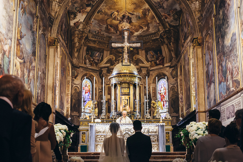 Fotografo Matrimonio Monza Una panoramica interna del duomo di Monza durante lo svolgimento delle nozze si Simone e Federica