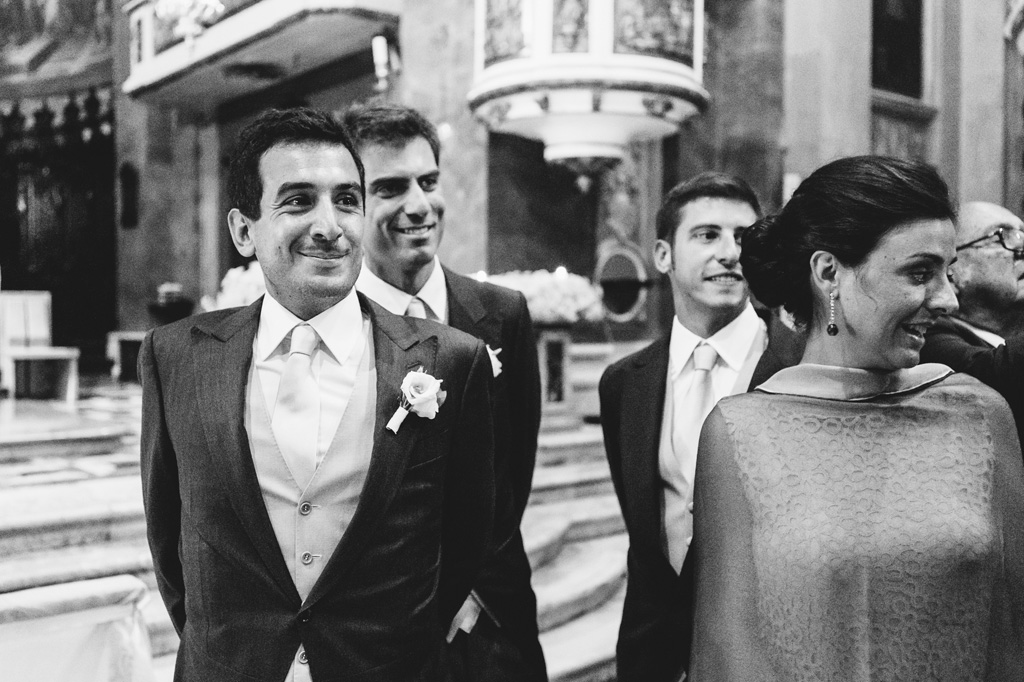 Fotografo Matrimonio Villa Caroli Zanchi Riccardo attende emozionato l'arrivo della sposa