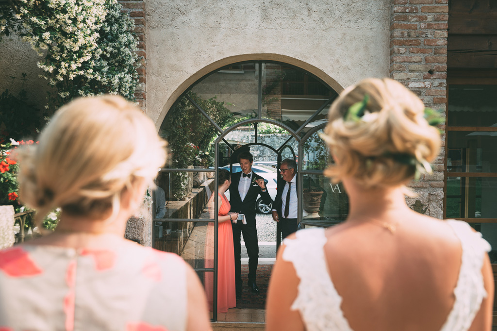 La sposa attende di entrare