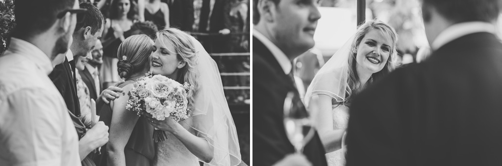 La sposa abbraccia ospiti e parenti