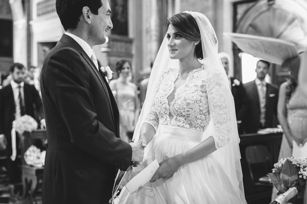 Fotografo Matrimonio Villa Caroli Zanchi Lo sguardo intenso degli sposi, Beatrice e Riccardo, prima di celebrare la cerimonia