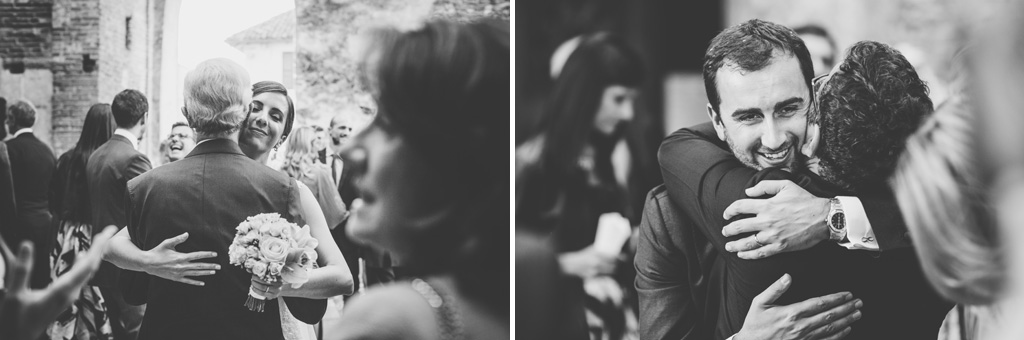 Fotografo Matrimonio Pavia Federico e Silvia abbracciano gli invitati