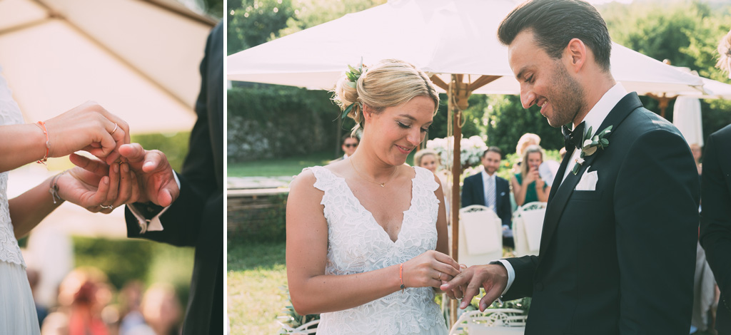 La sposa indossa l'anello nunziale allo sposo