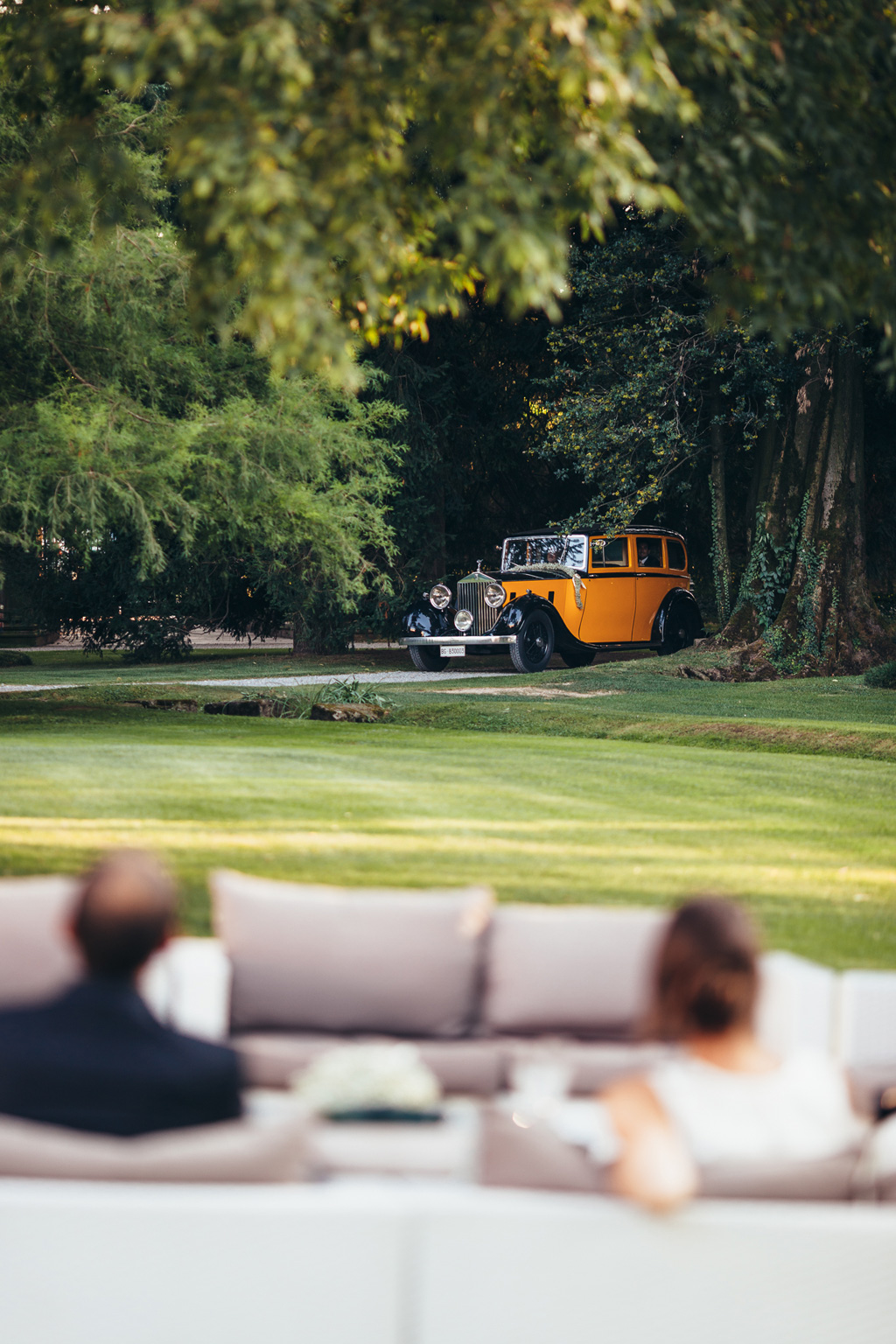 Fotografo Matrimonio Villa Caroli Zanchi La macchina degli sposi è arrivata a destinazione