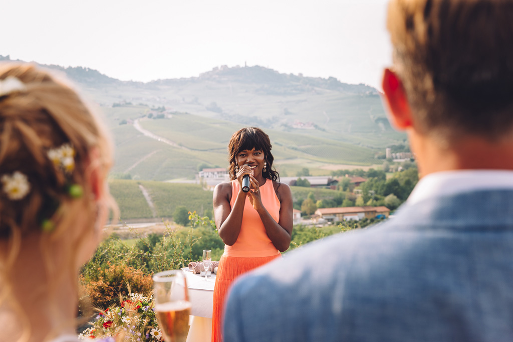 Fotografo Matrimonio Langhe Gli ospiti dedicano alcune parole agli sposi