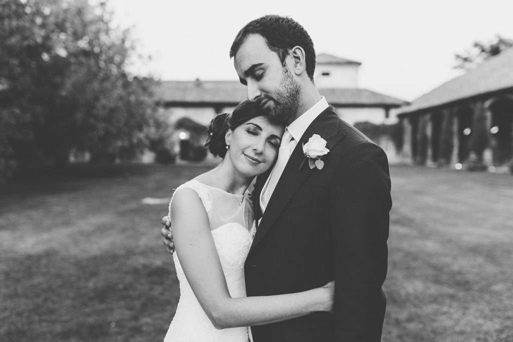Fotografo Matrimonio Pavia Federico e Silvia posano per Alessandro Della Savia