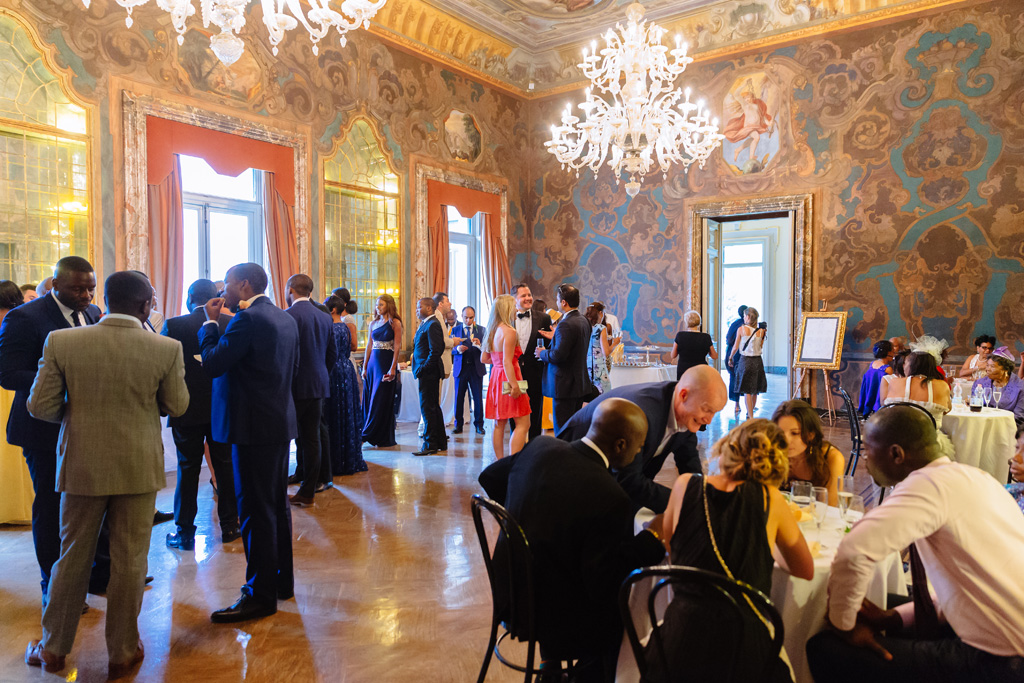 Fotografo Matrimonio Villa Erba Un campo totale interno di Villa Erba