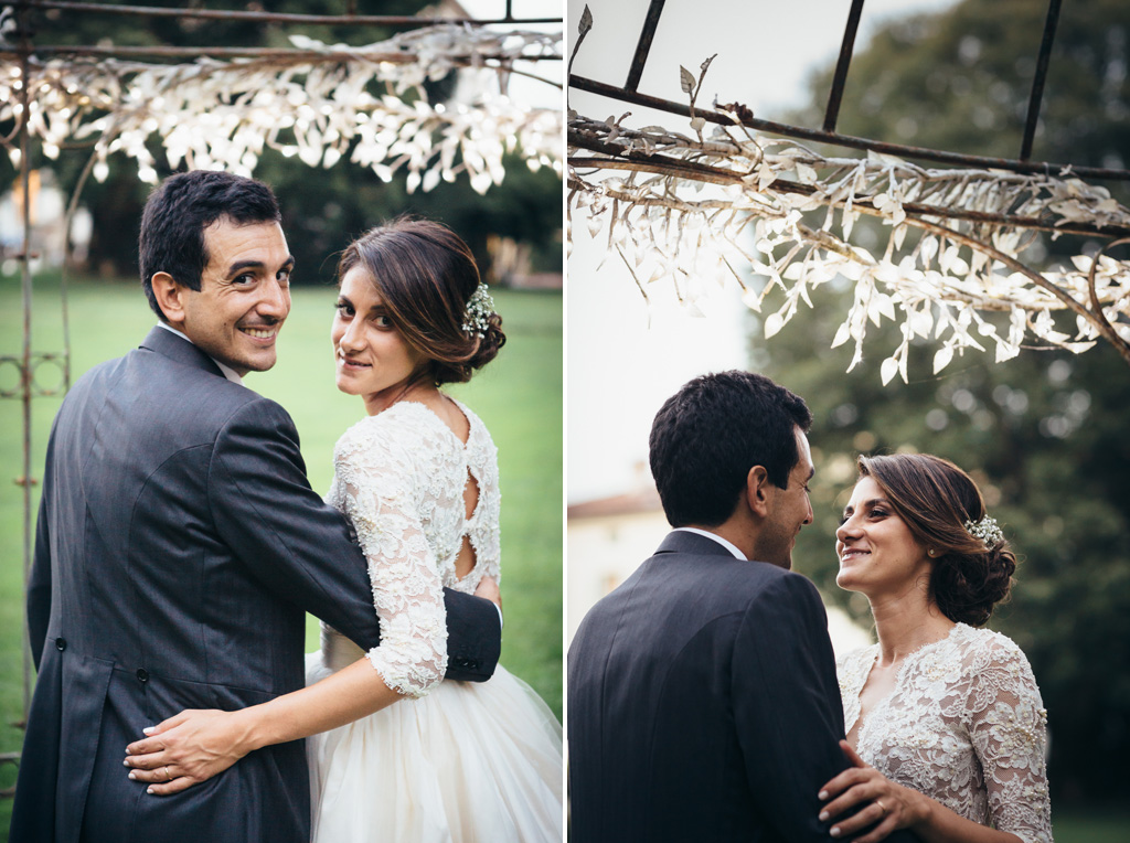 Fotografo Matrimonio Villa Caroli Zanchi Riccardo e Beatrice posano per il fotografo Alessandro Della Savia
