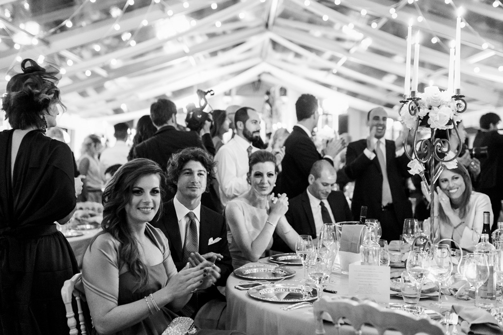 Fotografo Matrimonio Monza Gli invitati assistono emozionati al discorso degli sposi