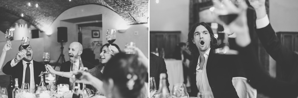 Fotografo Matrimonio Pavia I partecipanti alzano i calici durante la festa