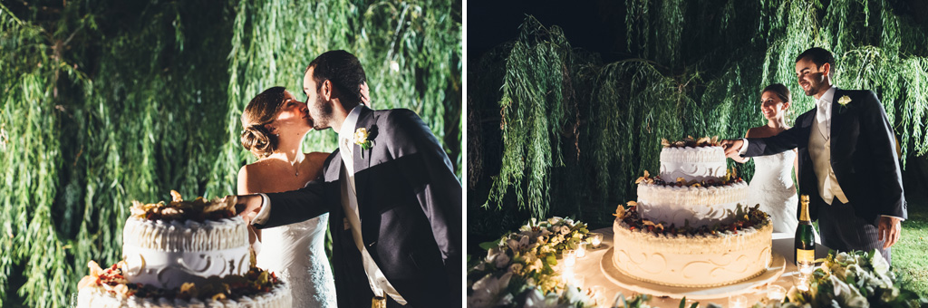 Fotografo Matrimonio Pavia I due sposi, Federico e Silvia, si baciano davanti alla torta nunziale