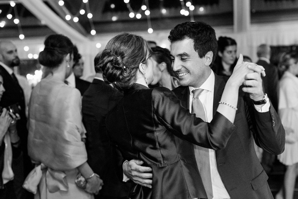 Fotografo Matrimonio Monza Gli invitati si intrattengono in balli di coppia