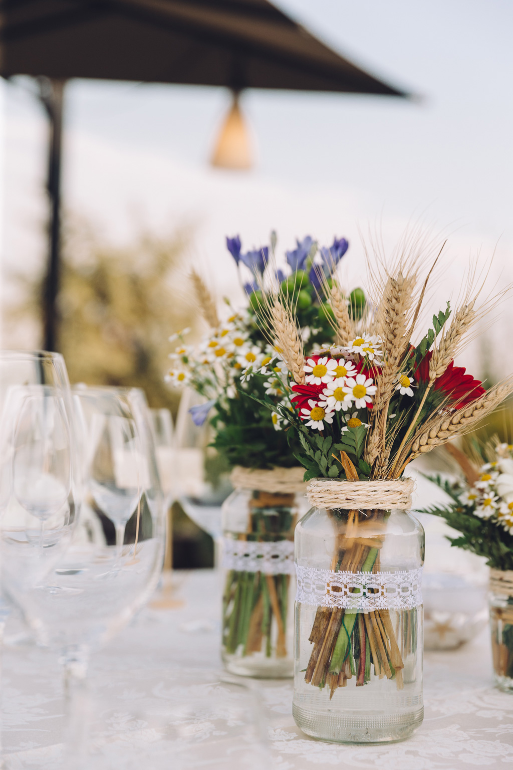 Fotografo Matrimonio Langhe Un dettaglio delle tavole apparecchiate per il ricevimento