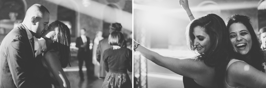 Fotografo Matrimonio Pavia Gli invitati danzano sotto le luci stroboscopiche della sala