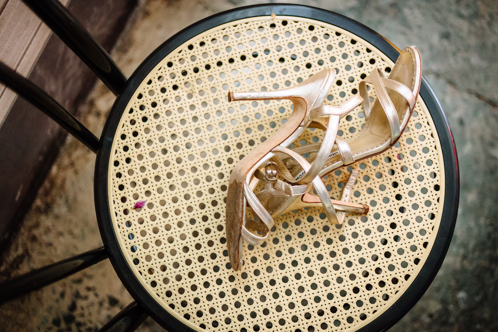 Fotografo Matrimonio Villa Erba Il dettaglio delle scarpe della sposa