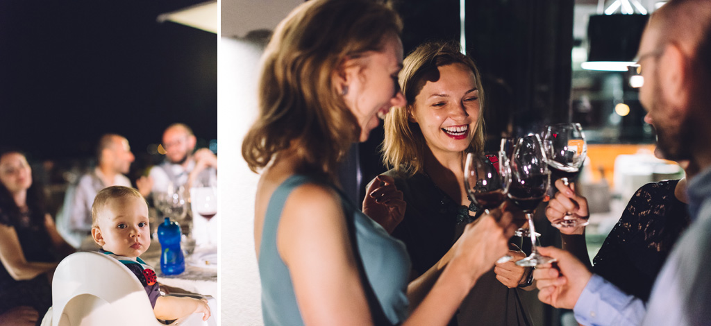 Fotografo Matrimonio Langhe Gli invitati festeggiano e nel frattempo un bambino osserva spensierato il mondo