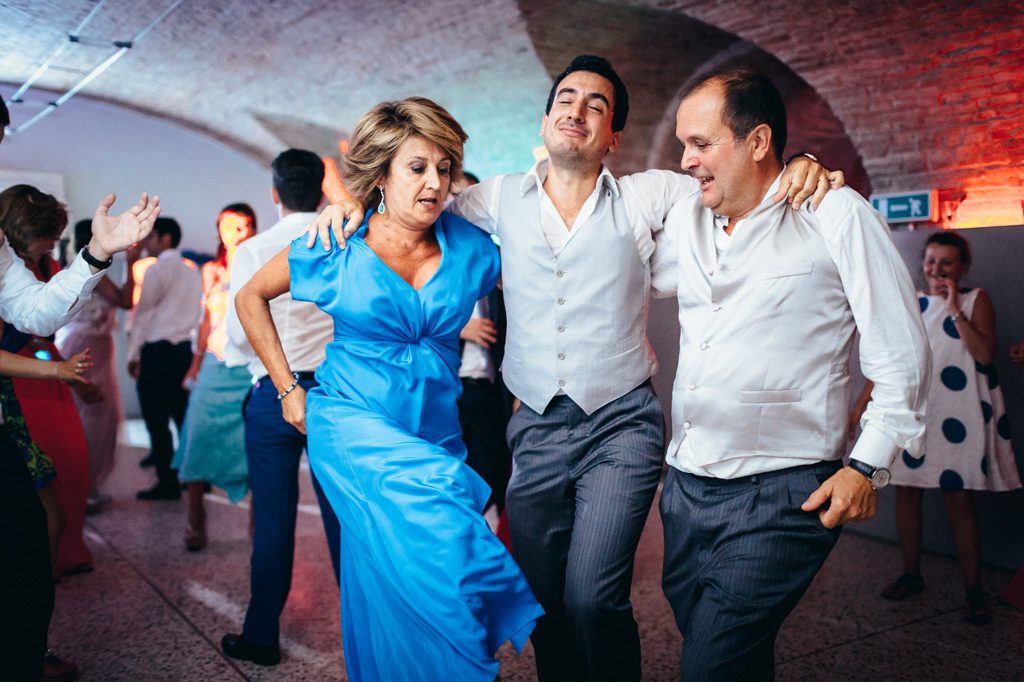 Fotografo Matrimonio Villa Caroli Zanchi La madre e lo sposo danzano in pista da ballo