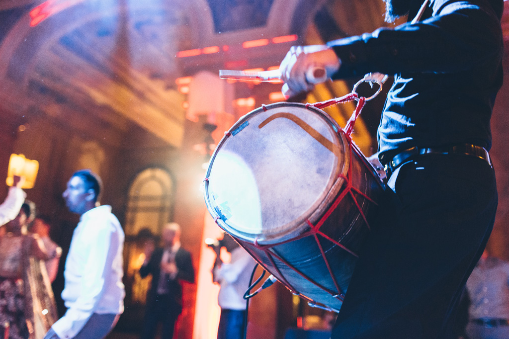 Un dettaglio del tamburo del musicista