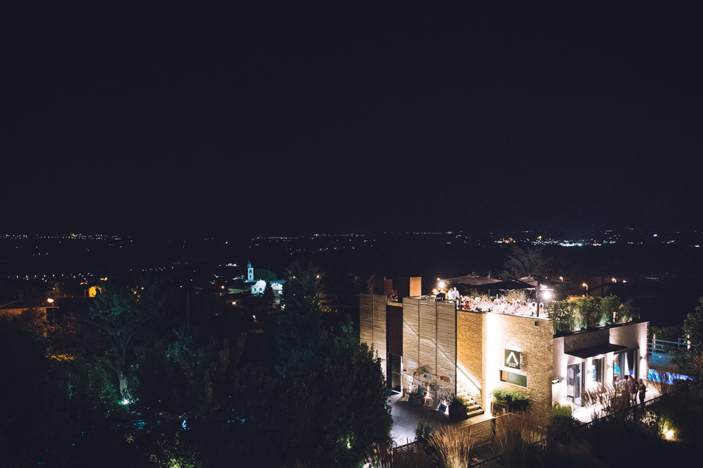 Fotografo Matrimonio Langhe Una panoramica dall'alto dell'Osteria Arborina