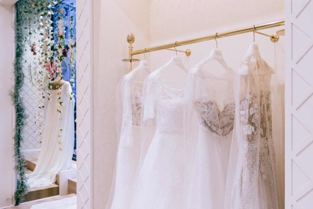Inaugurazione Store Pronovias Gli abiti prodotti della nota casa Pronovias