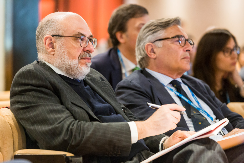 Convegno Antitrust L'avvocato Raffaelli segue attentamente il convegno per l'Antitrust in uno scatto del fotografo di Eventi Alessandro Della Savia