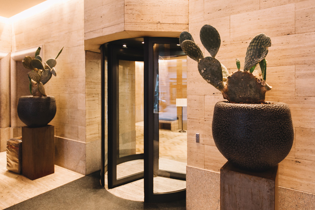 La porta scorrevole dell'Hotel Park Hyatt presso Milano
