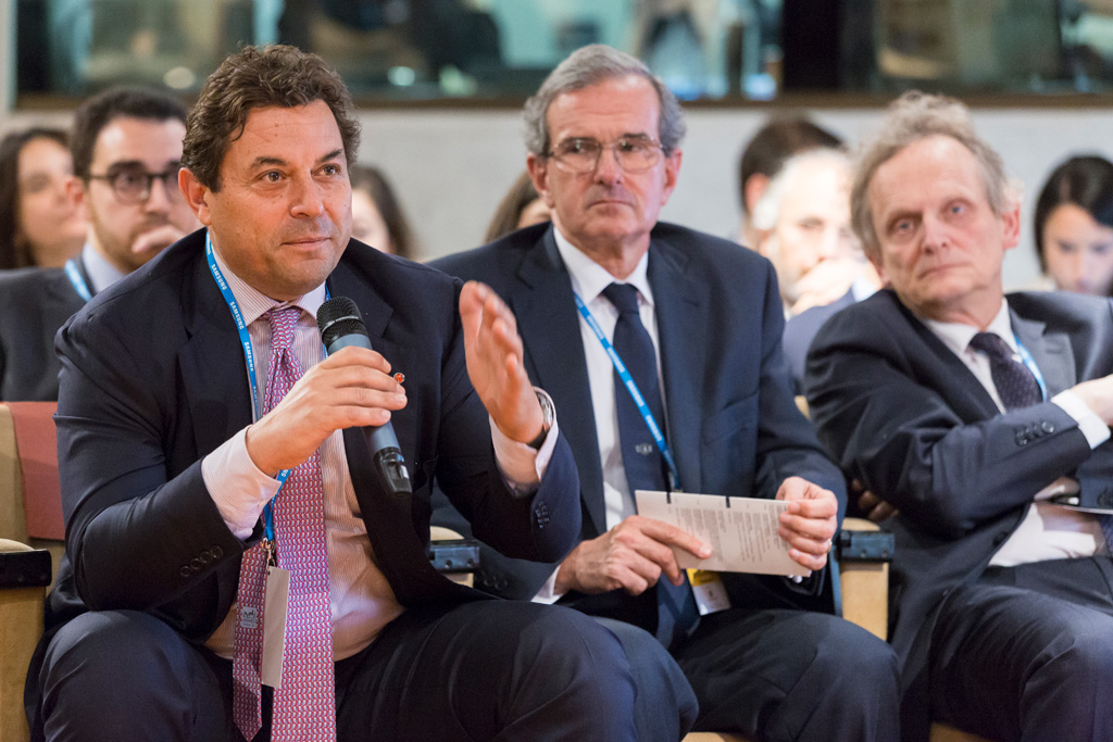 Convegno Antitrust UN'ospite prende parola durante il Convegno per l'Antitrust