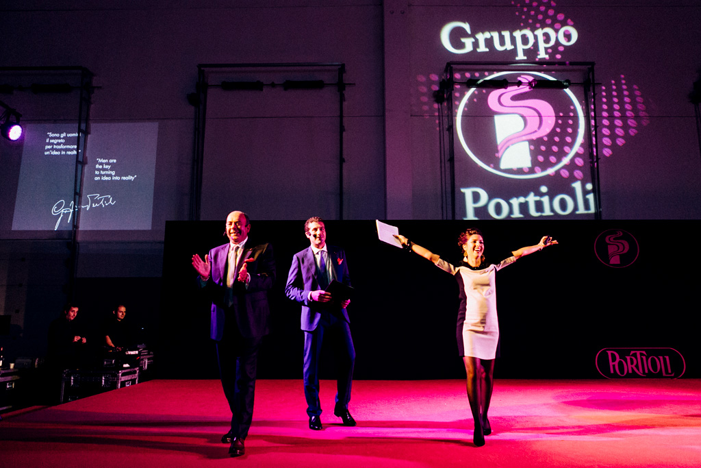 Evento Gruppo Portioli I presentatori della serata intrattengono il pubblico