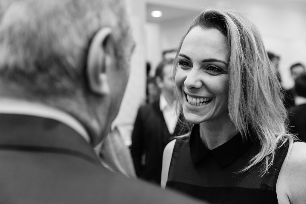 Inaugurazione Store Pronovias Natalie Rapti Gomez sorride in compagnia del presidente