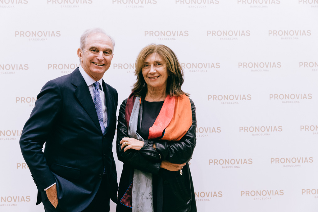 Inaugurazione Store Pronovias Alberto Palatchi posa con un