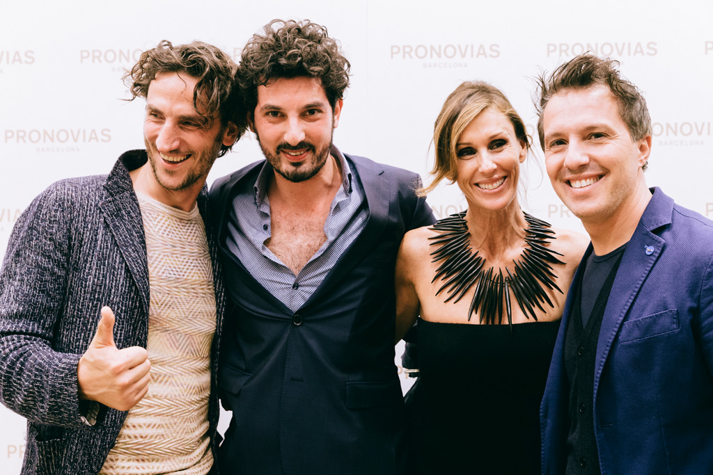 Inaugurazione Store Pronovias Gli invitati posano durante il Photocall