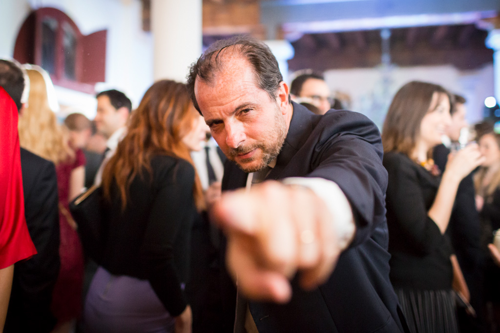 Convegno Antitrust Un invitato scherza con il fotografo Alessandro Della Savia