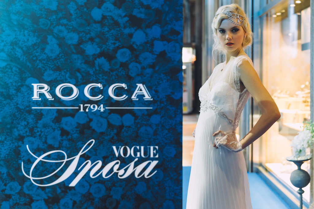 Una modella è pronta a sfilare per l'evento Vogue Sposa presso Milano