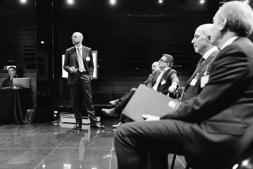 Di.Gi International Gli invitati seguono con attenzione il relatore Andrea Ghislandi
