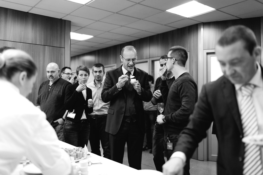Eure Inox I colleghi dell'azienda Inox si ristorano e conversano allegramente