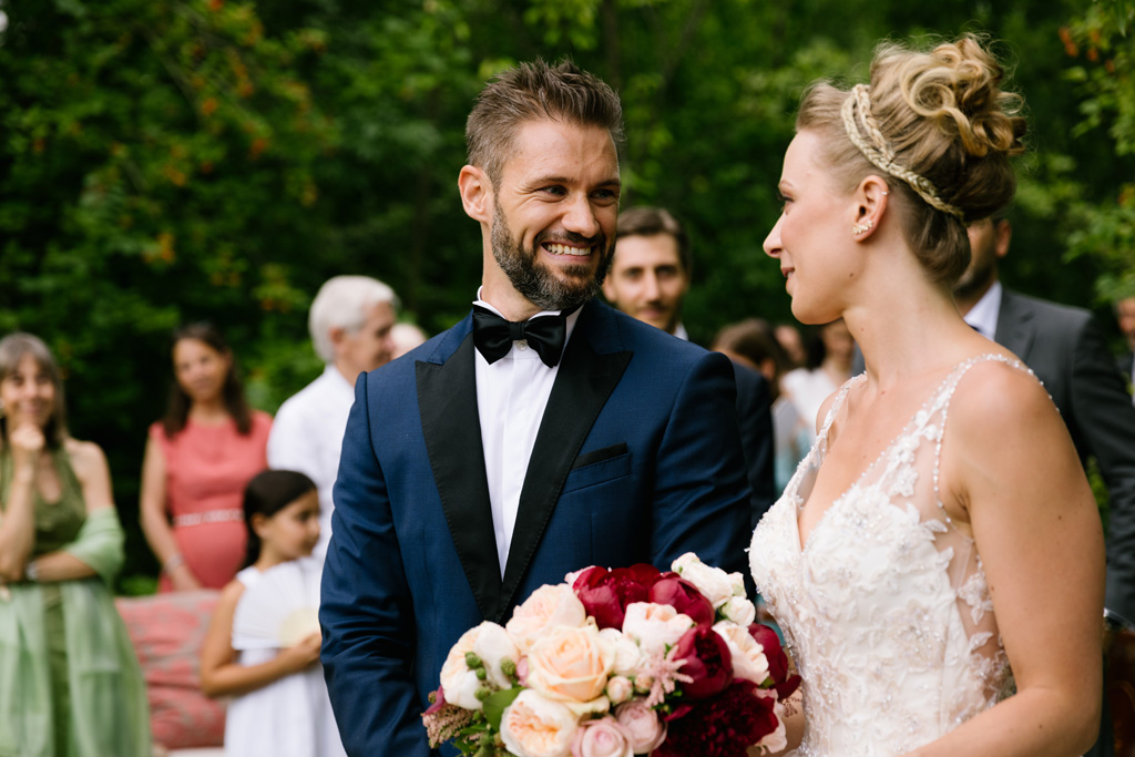 Fotografo Matrimonio Convento Dell'Annunciata Medole Gli sposi si guardano felici