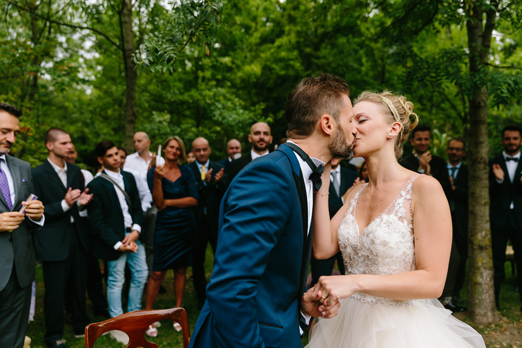Fotografo Matrimonio Convento Dell'Annunciata Medole Lo sposo può baciare la sposa