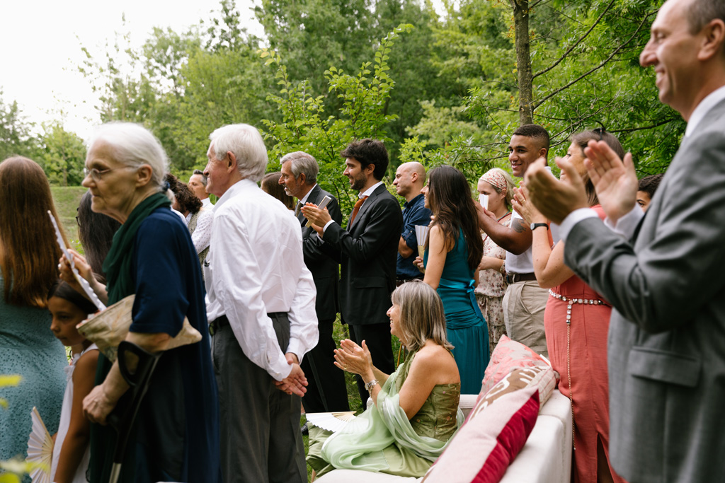 Fotografo Matrimonio Convento Dell'Annunciata Medole Gli invitati applaudono felici
