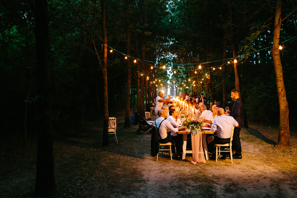 Fotografo Matrimonio Convento Dell'Annunciata Medole Il tavolo del ricevimento durante la cena di nozze