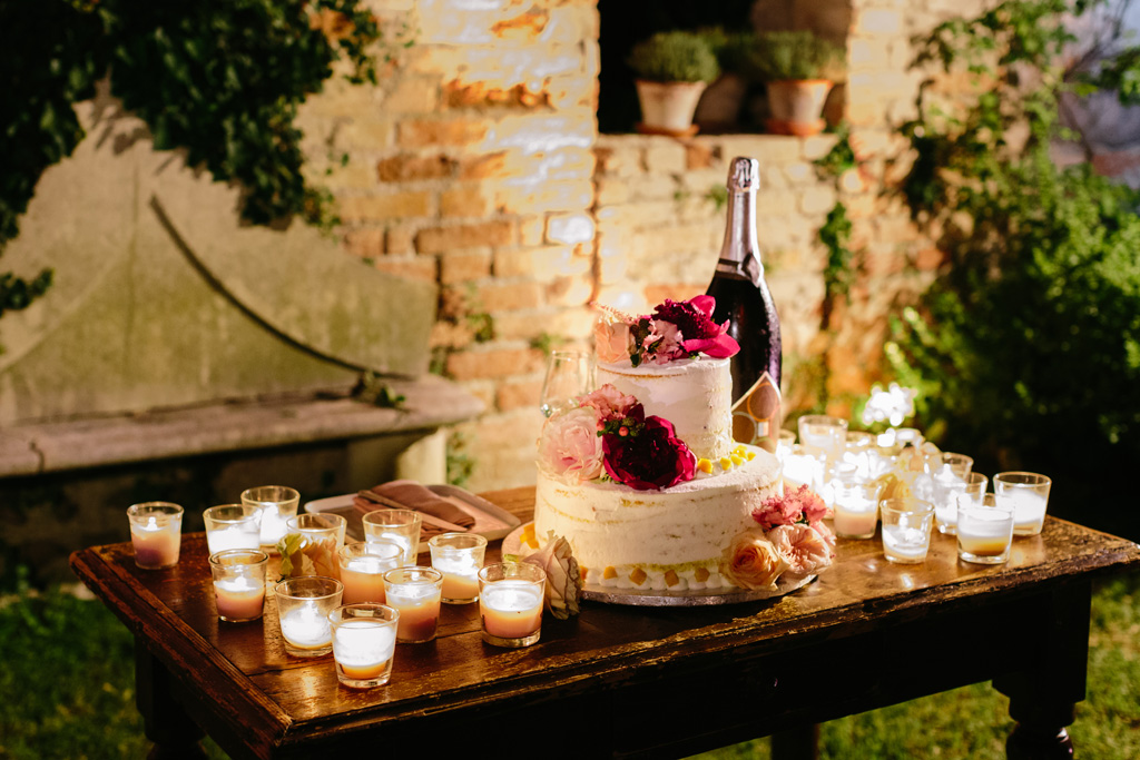 Fotografo Matrimonio Convento Dell'Annunciata Medole L'elegante torta nuziale di Laura e Matteo