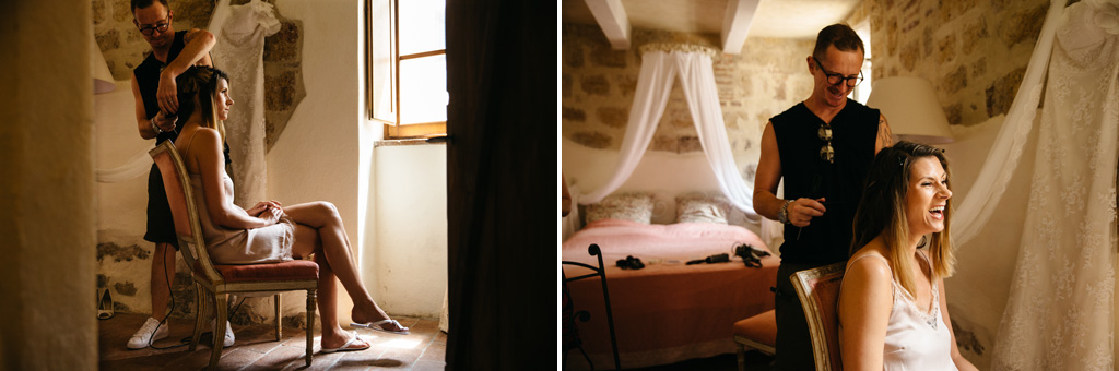 Fotografo Matrimonio Basilica San Galgano Toscana La sposa ride durante la piega
