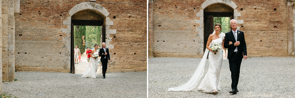 Fotografo Matrimonio Basilica San Galgano Toscana La sposa arriva all'Abbazia di San Galgano accompagnata dal padre