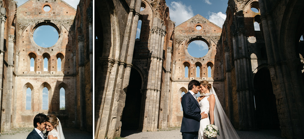 Fotografo Matrimonio Basilica San Galgano Toscana Foto di coppia nella splendida Abbazia di San Galgano in Toscana in una giornata di sole